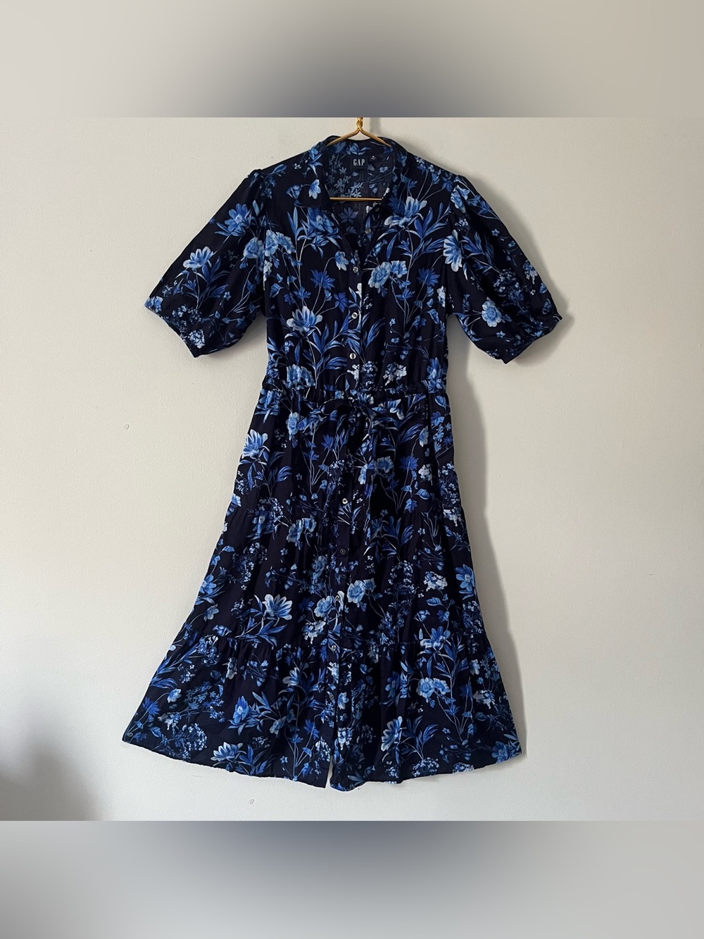 GAP Navy and Light Blue Floral Puff Sleeve Tiered Midi Dress with Tie Waist Med